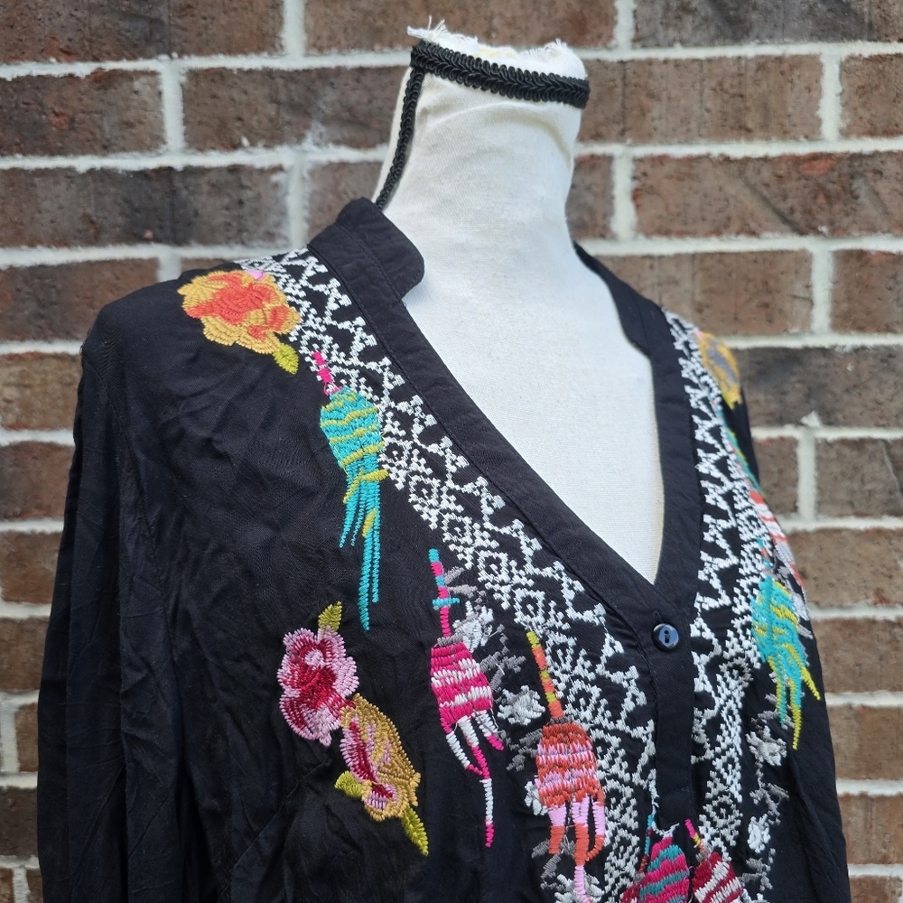 NWT Como Black Embroidered Tunic Top Size Large Boho Floral Long Sleeve - Picture 3 of 10